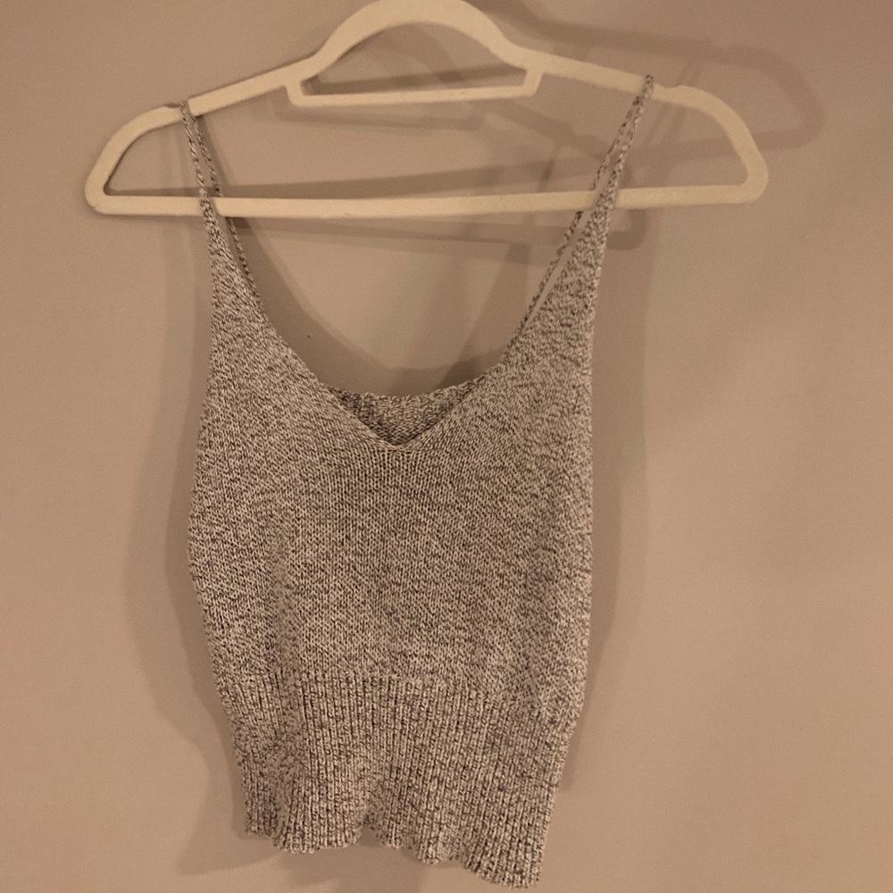 BRANDY MELVILLE knitted crop top!